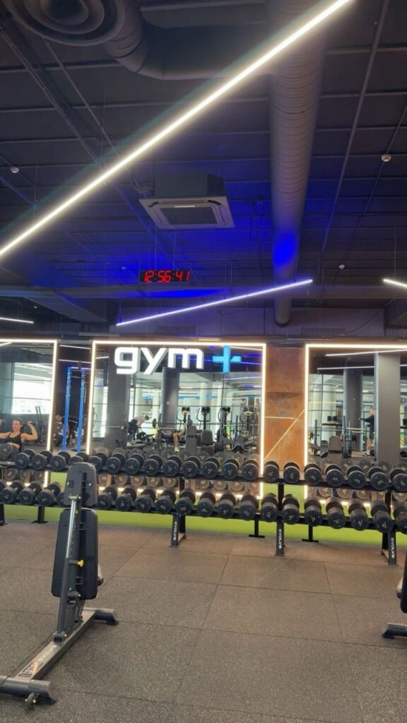 Doing an intense upper body workout (November 14th, 2025) img 7910